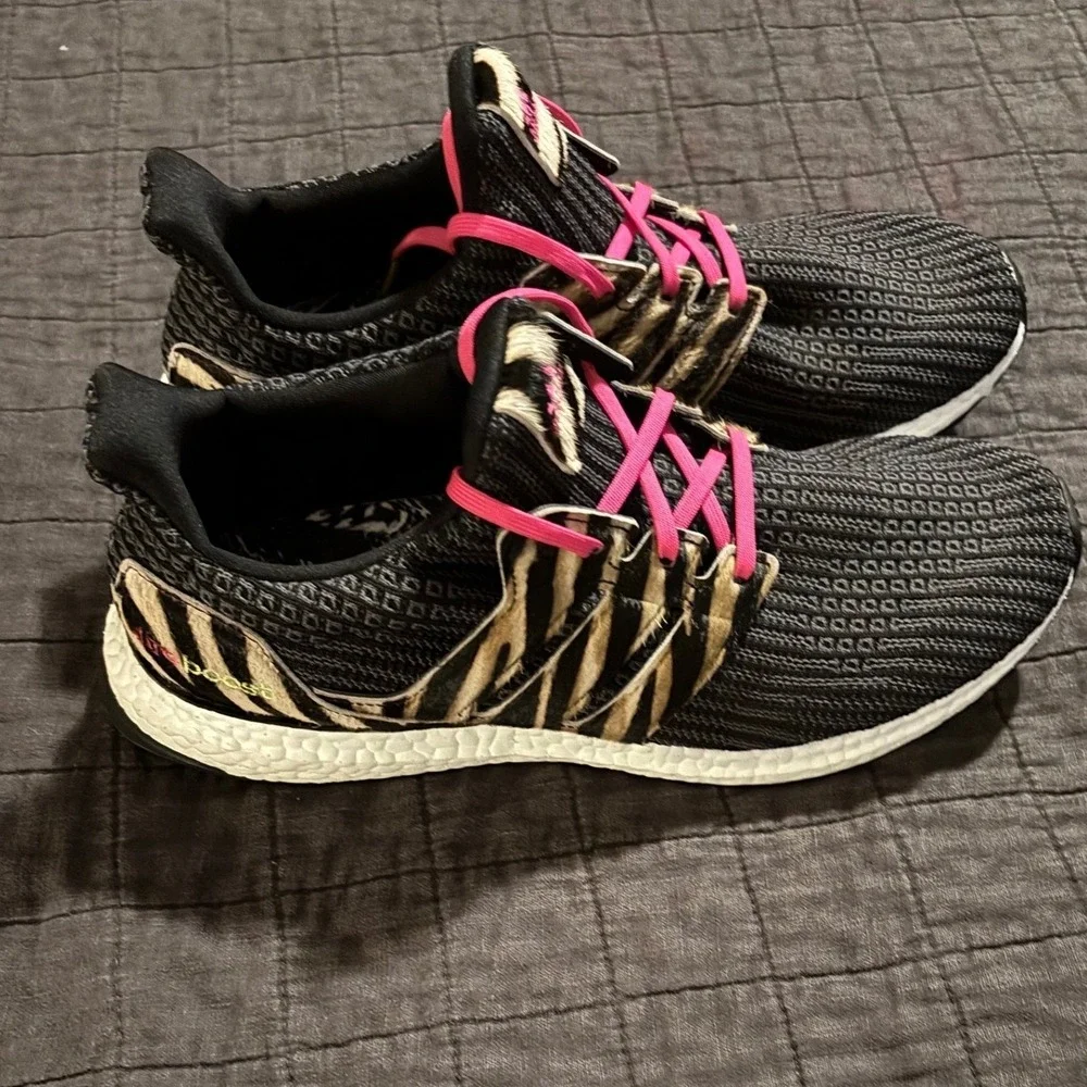 Adidas UltraBoost Animal Print Running Shoes Pink Accents Knit Athletic Sneakers